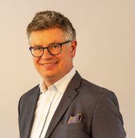 Joakim Falkäng, Kvadratkonsult